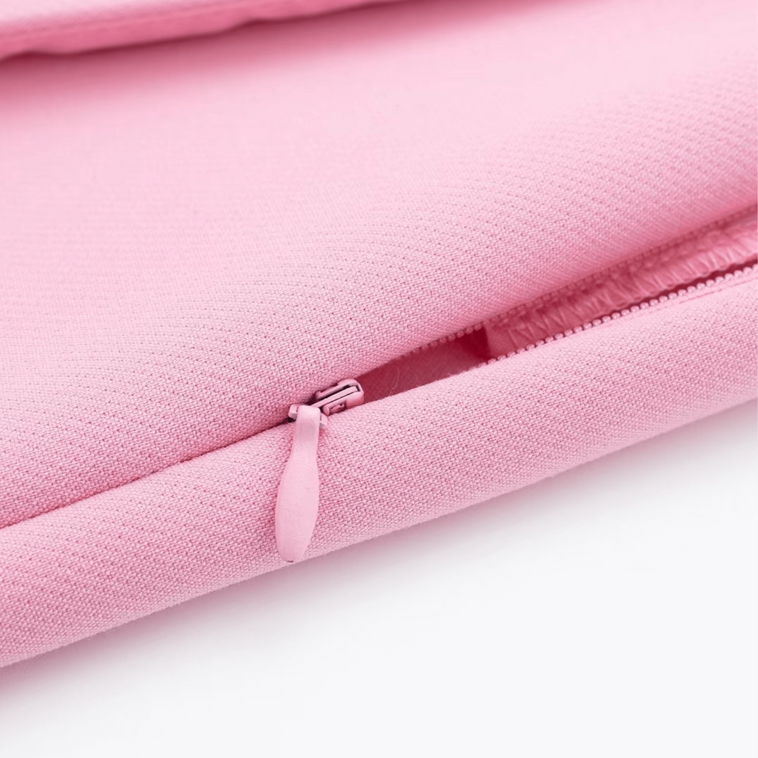 Close-up of the zipper detail on the pink Barbie Shorts Skirt, showcasing its refined craftsmanship.